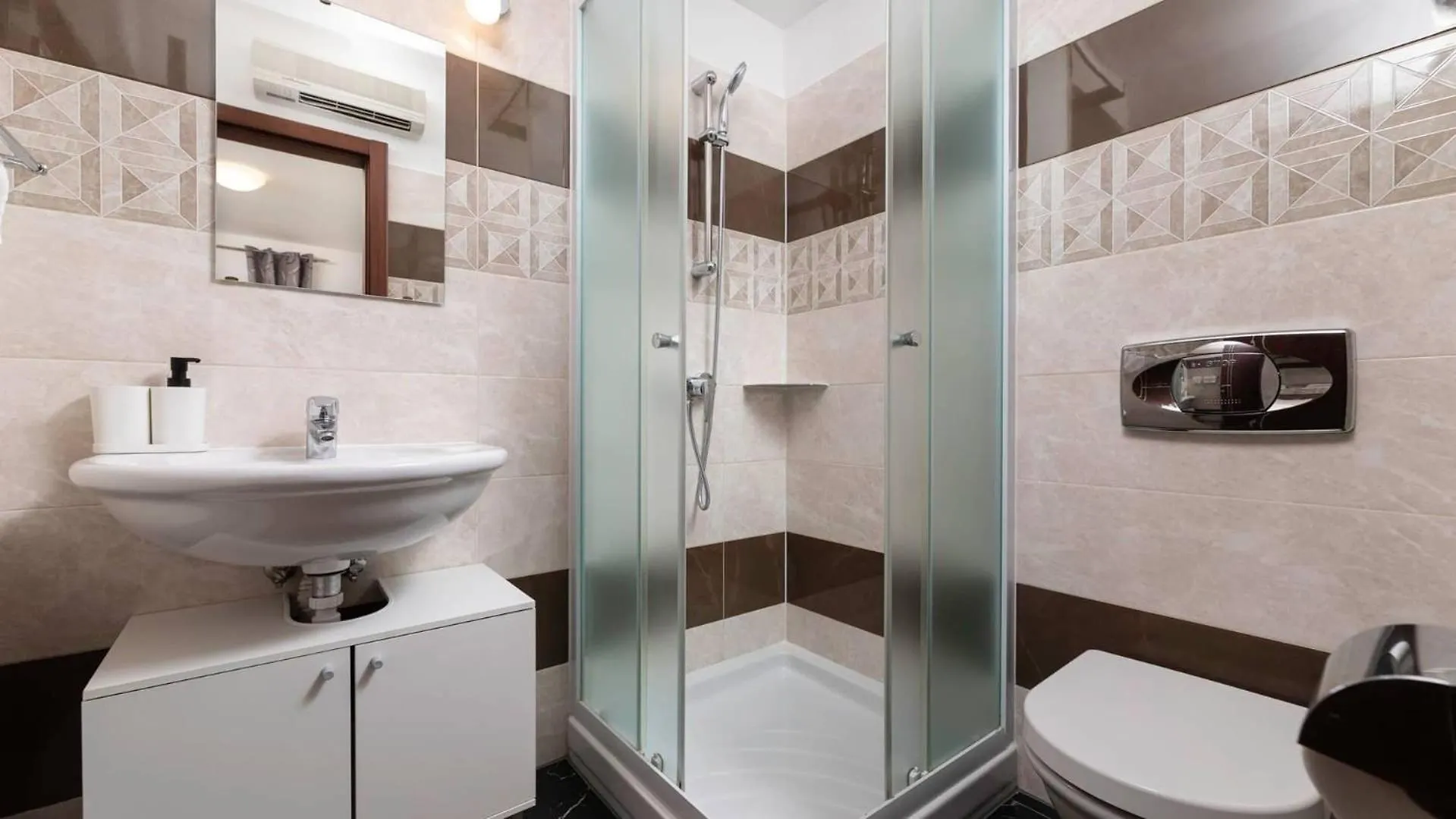 Apartments By The Sea Vantacici, Krk - 21712 Malinska